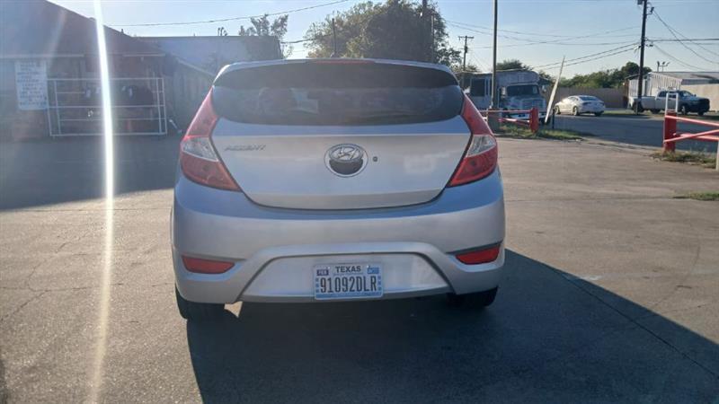 Hyundai Accent SE 5-Door 2014