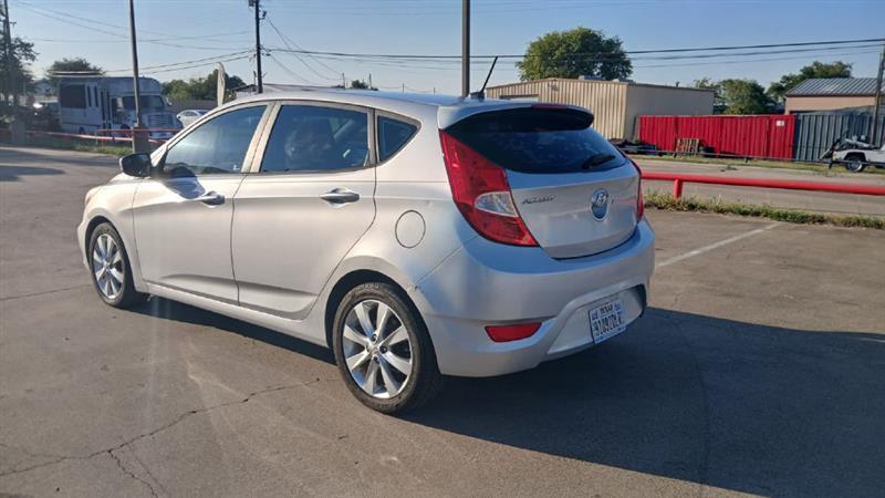 Hyundai Accent SE 5-Door 2014
