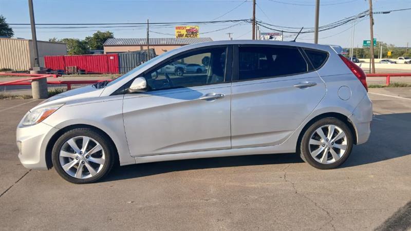 Hyundai Accent SE 5-Door 2014