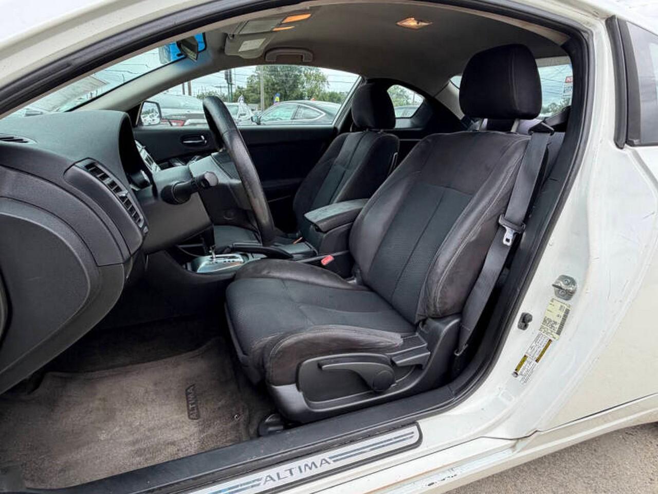 2013 Nissan Altima Coupe S - Photo 10