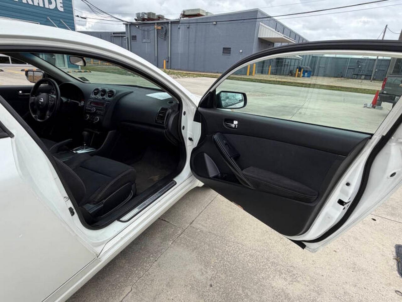 2013 Nissan Altima Coupe S - Photo 11