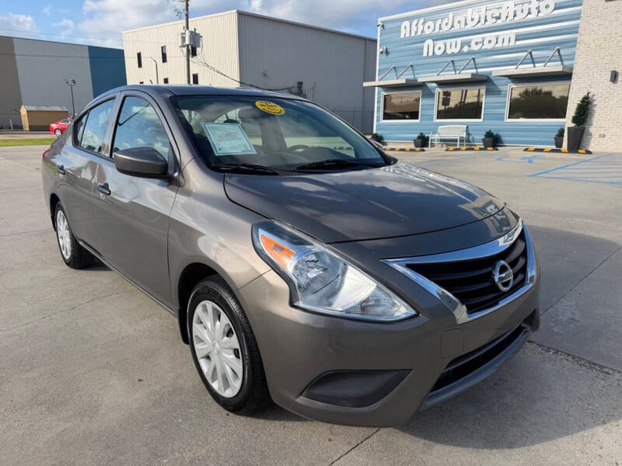 2016 Nissan Versa 1.6 S 5M