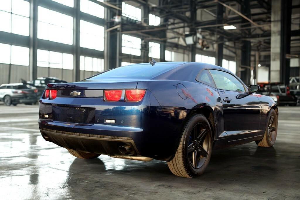 Chevrolet Camaro LS Coupe 2011