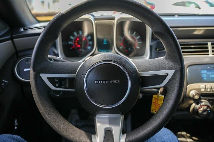 Chevrolet Camaro LS Coupe 2011