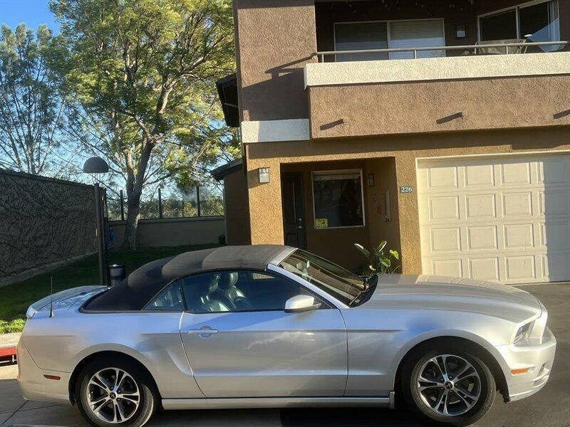 2014 Ford Mustang V6 Convertible