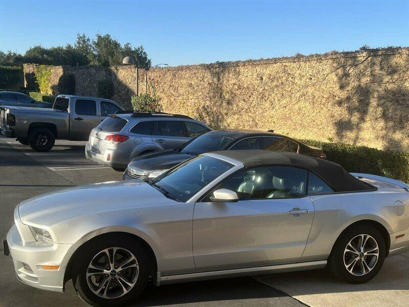 Ford Mustang V6 Convertible 2014