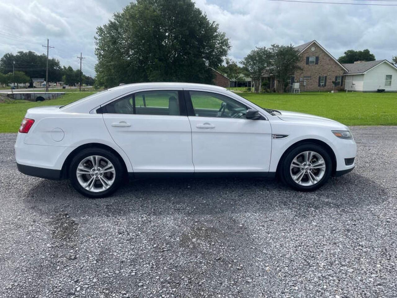 2016 Ford Taurus SE FWD