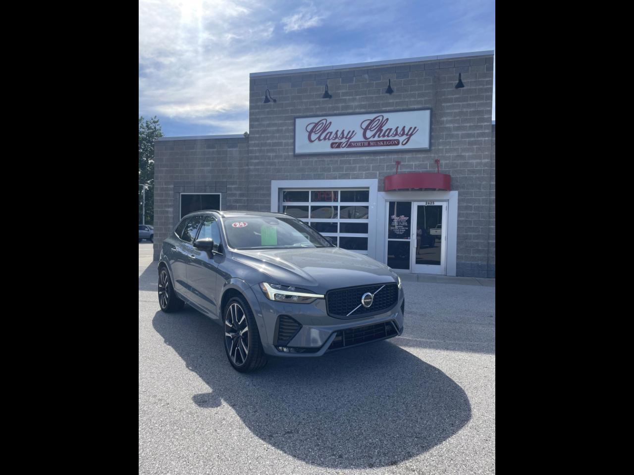 2024 Volvo XC60 B5 AWD Ultimate Dark Theme