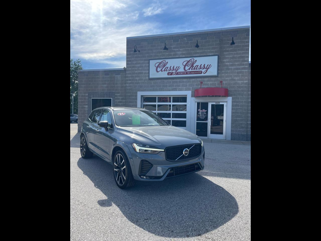 2024 Volvo XC60 B5 AWD Ultimate Dark Theme