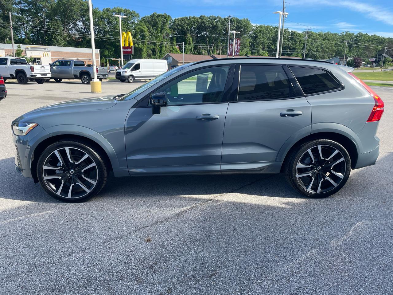 Volvo XC60 B5 AWD Ultimate Dark Theme 2024