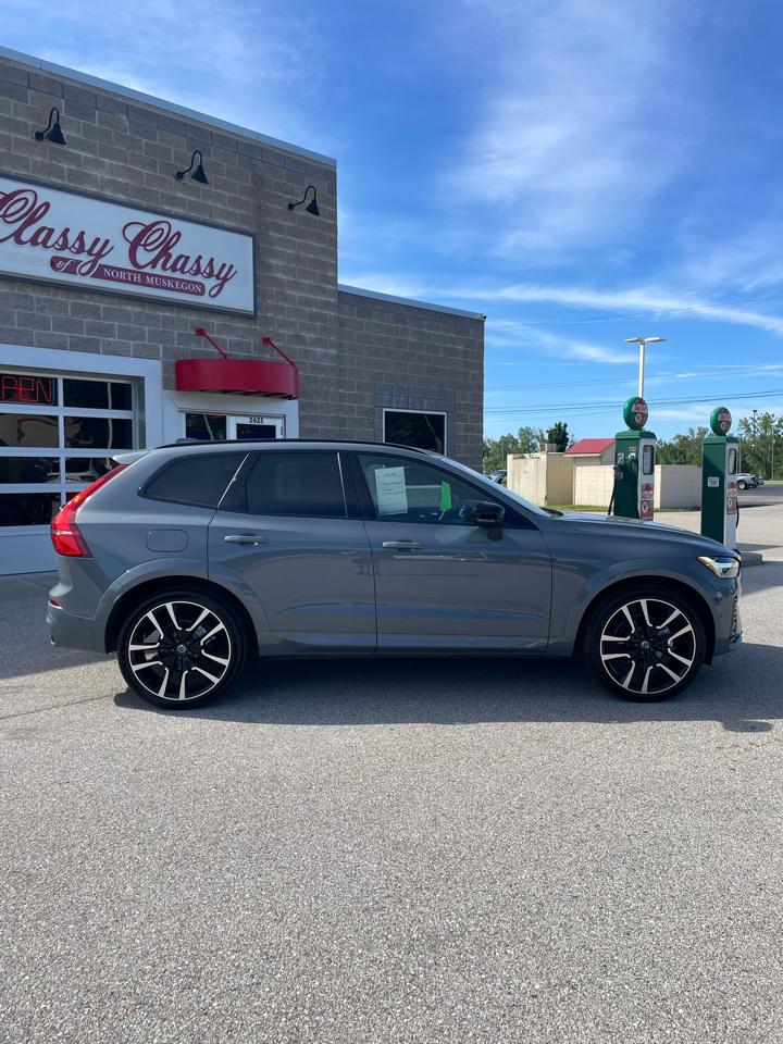 Volvo XC60 B5 AWD Ultimate Dark Theme 2024