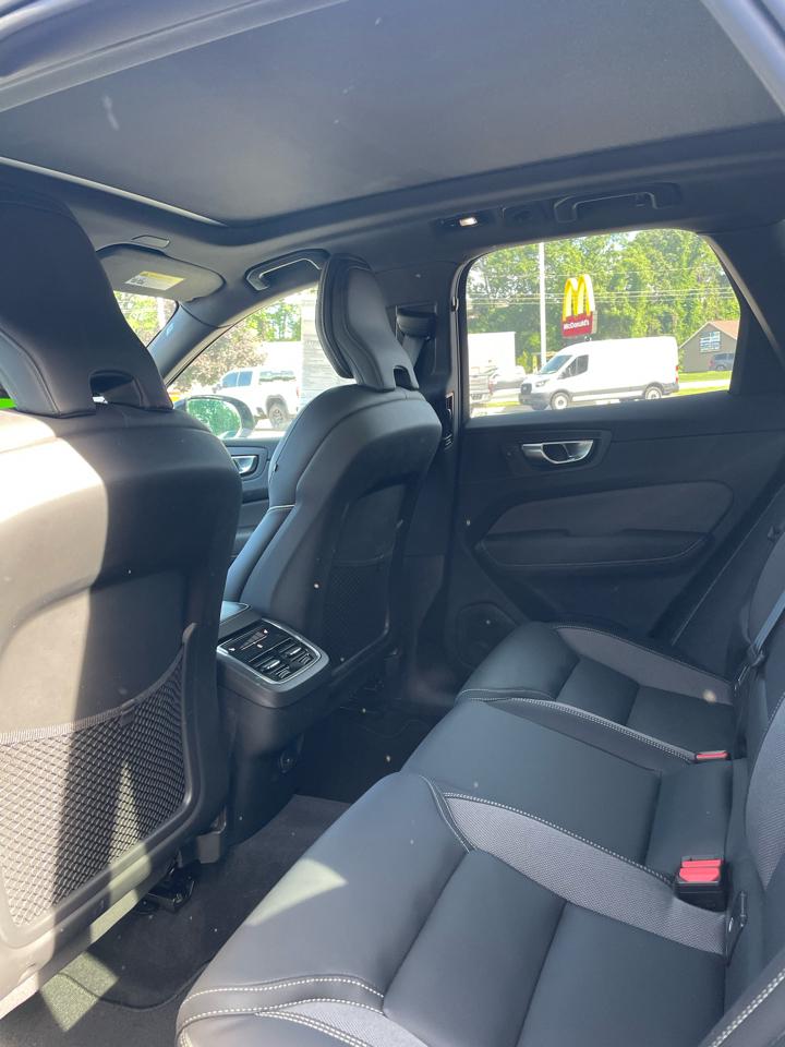 Volvo XC60 B5 AWD Ultimate Dark Theme 2024