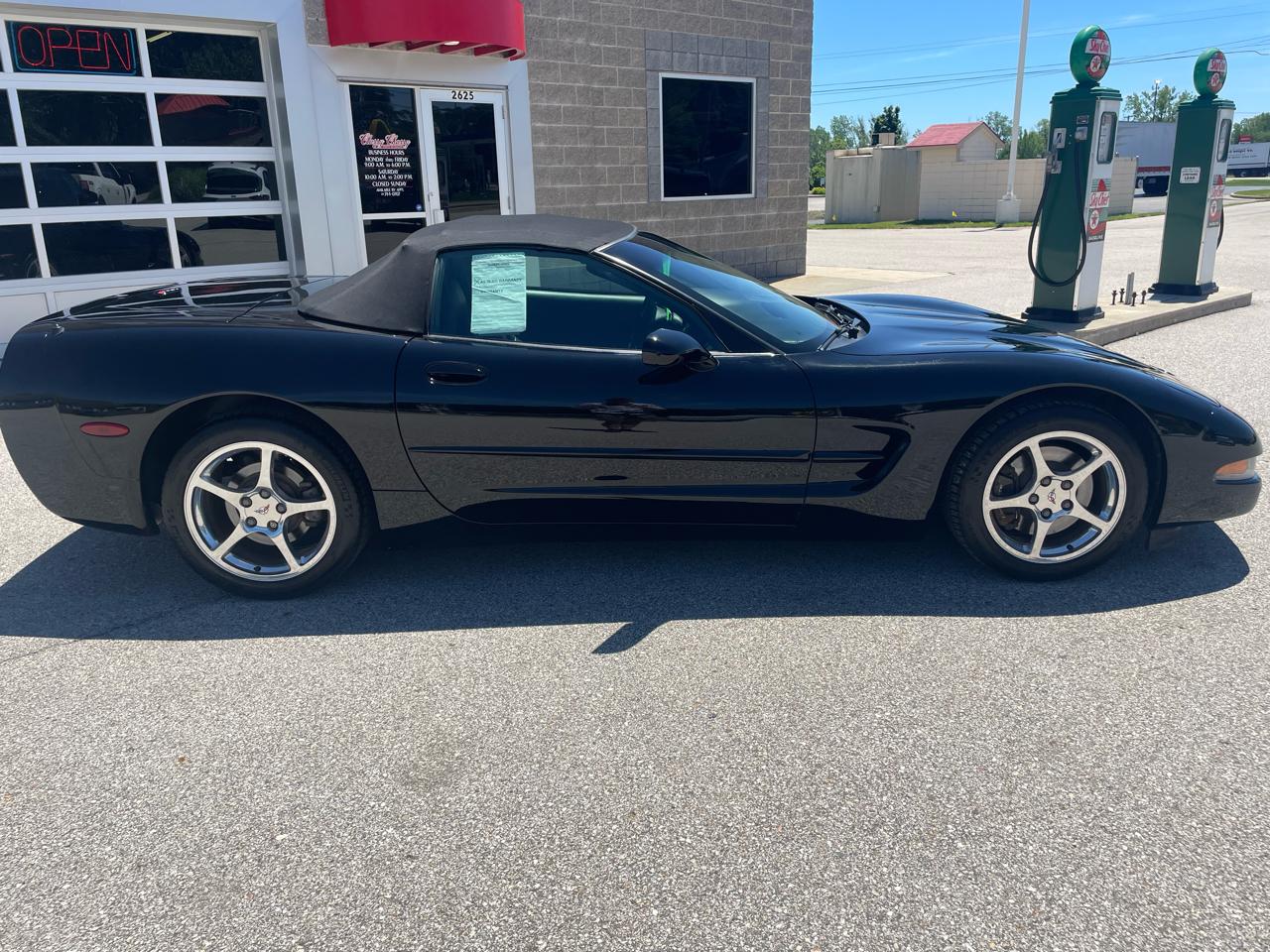 Chevrolet Corvette 2dr Convertible 2001
