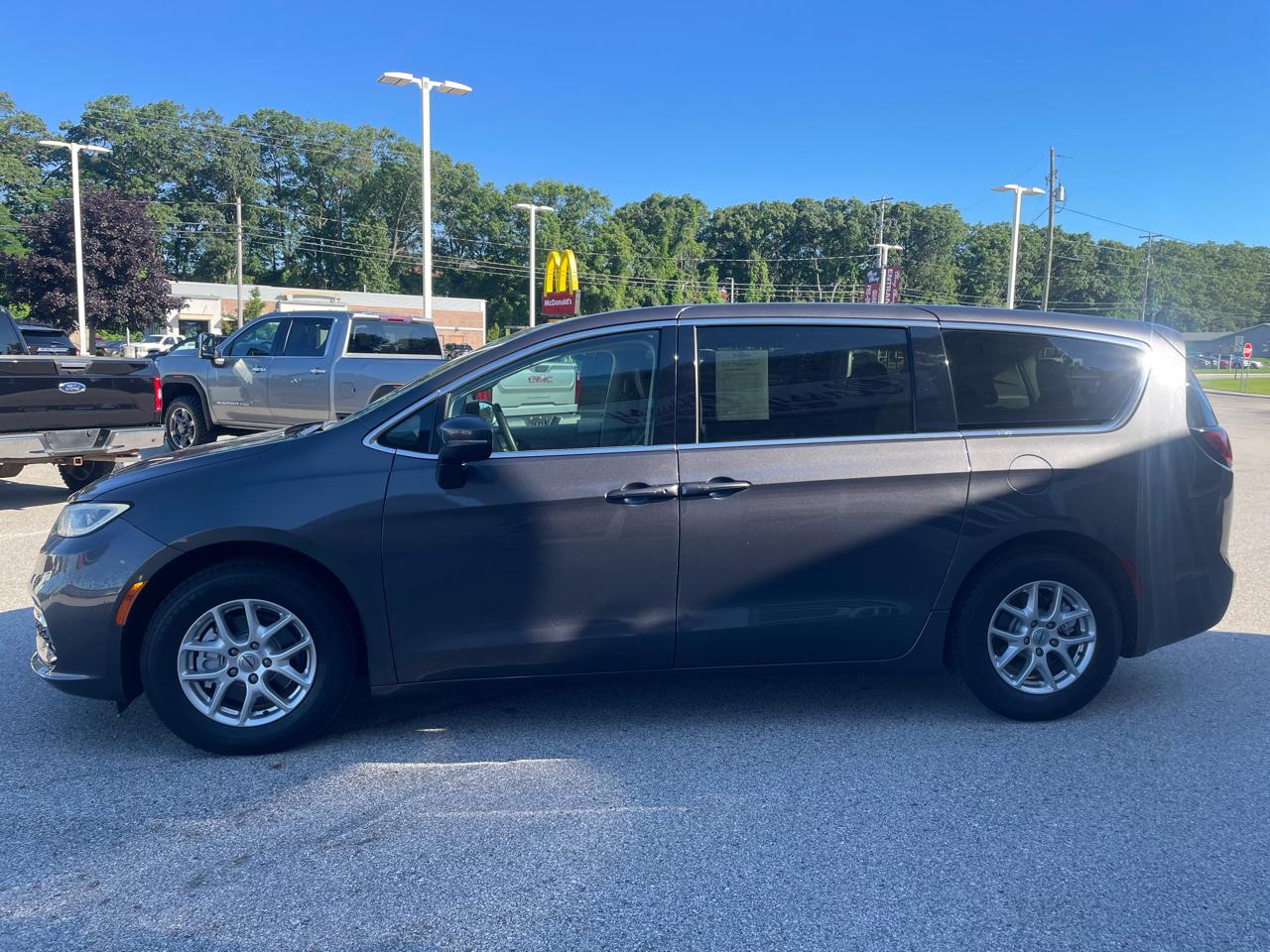 Chrysler Pacifica Touring L FWD 2023