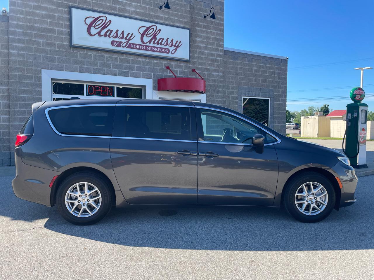 Chrysler Pacifica Touring L FWD 2023