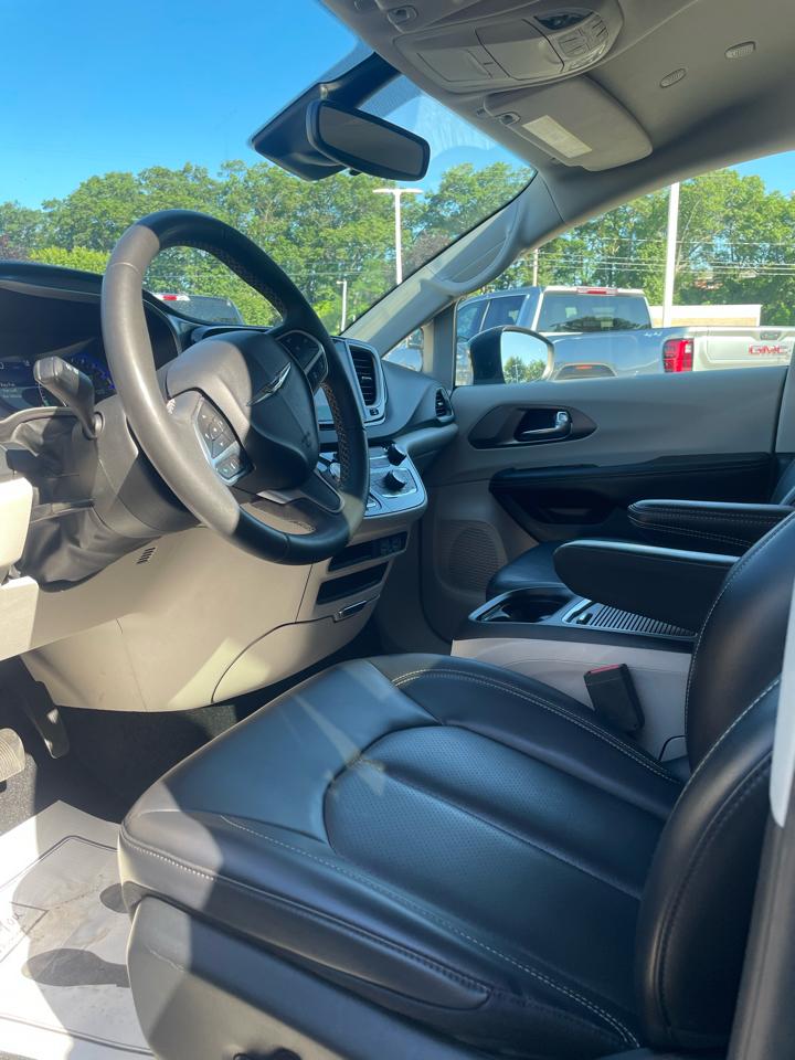 Chrysler Pacifica Touring L FWD 2023