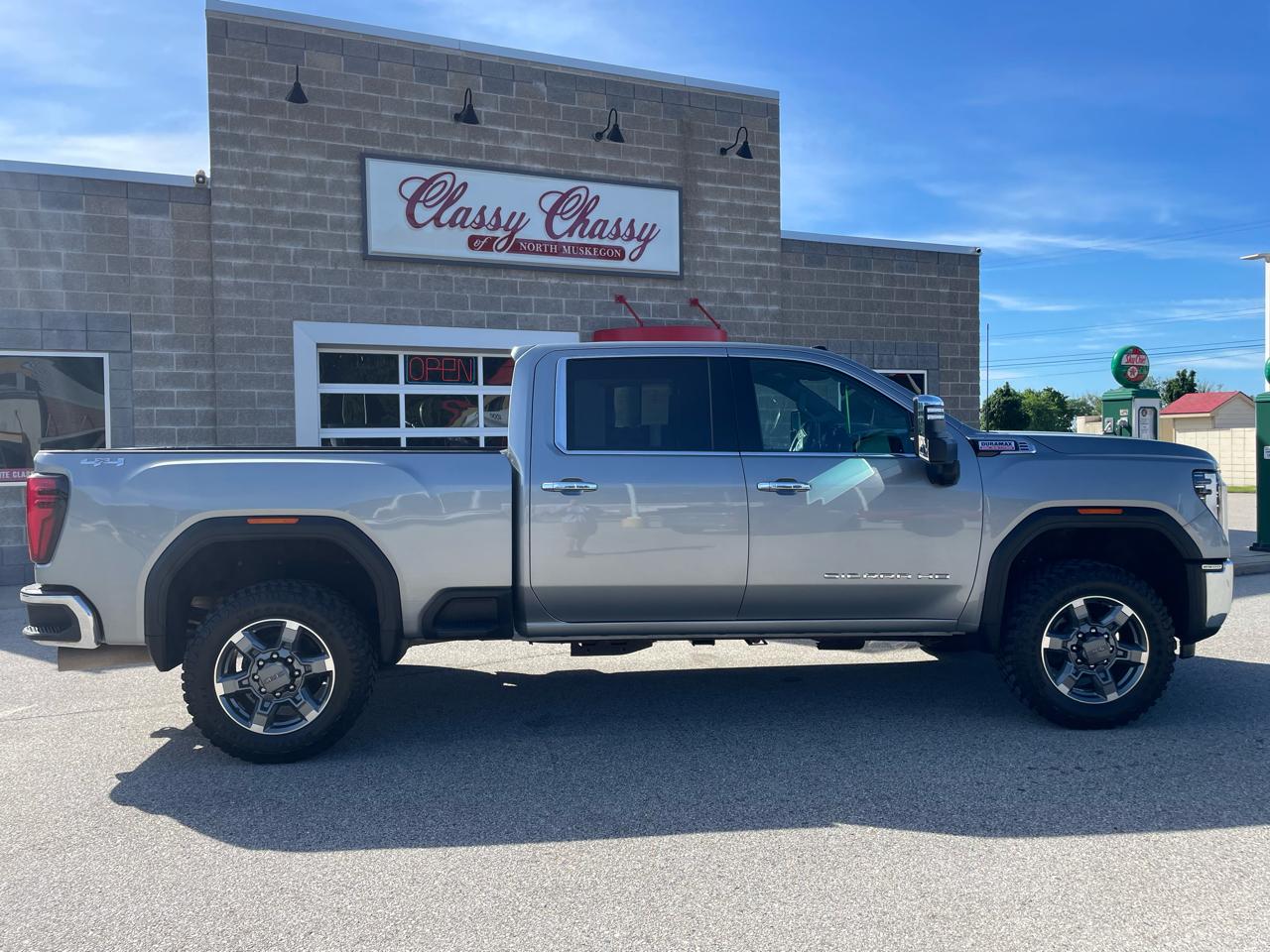 GMC Sierra 2500HD 4WD Crew Cab 159" SLT 2025