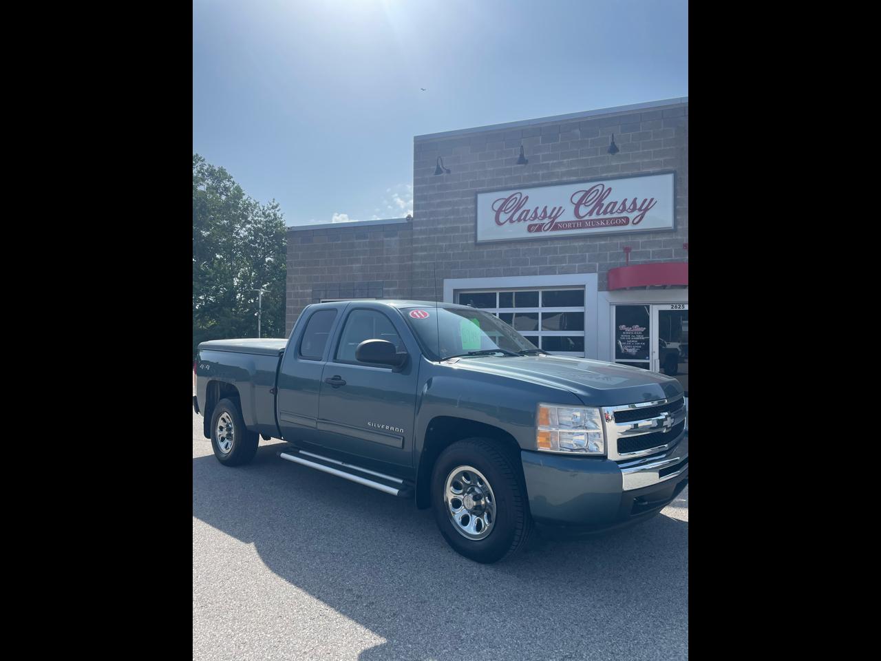 Chevrolet Silverado 1500 4WD Ext Cab 143.5" LT 2011