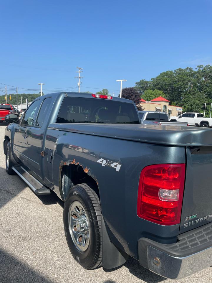 Chevrolet Silverado 1500 4WD Ext Cab 143.5" LT 2011