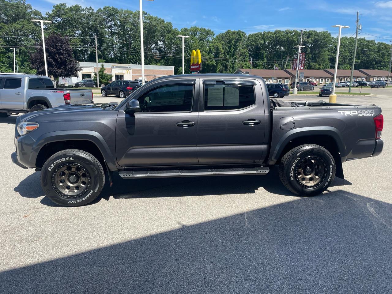 Toyota Tacoma TRD Off Road Double Cab 5' Bed V6 4x4 MT (Natl) 2017
