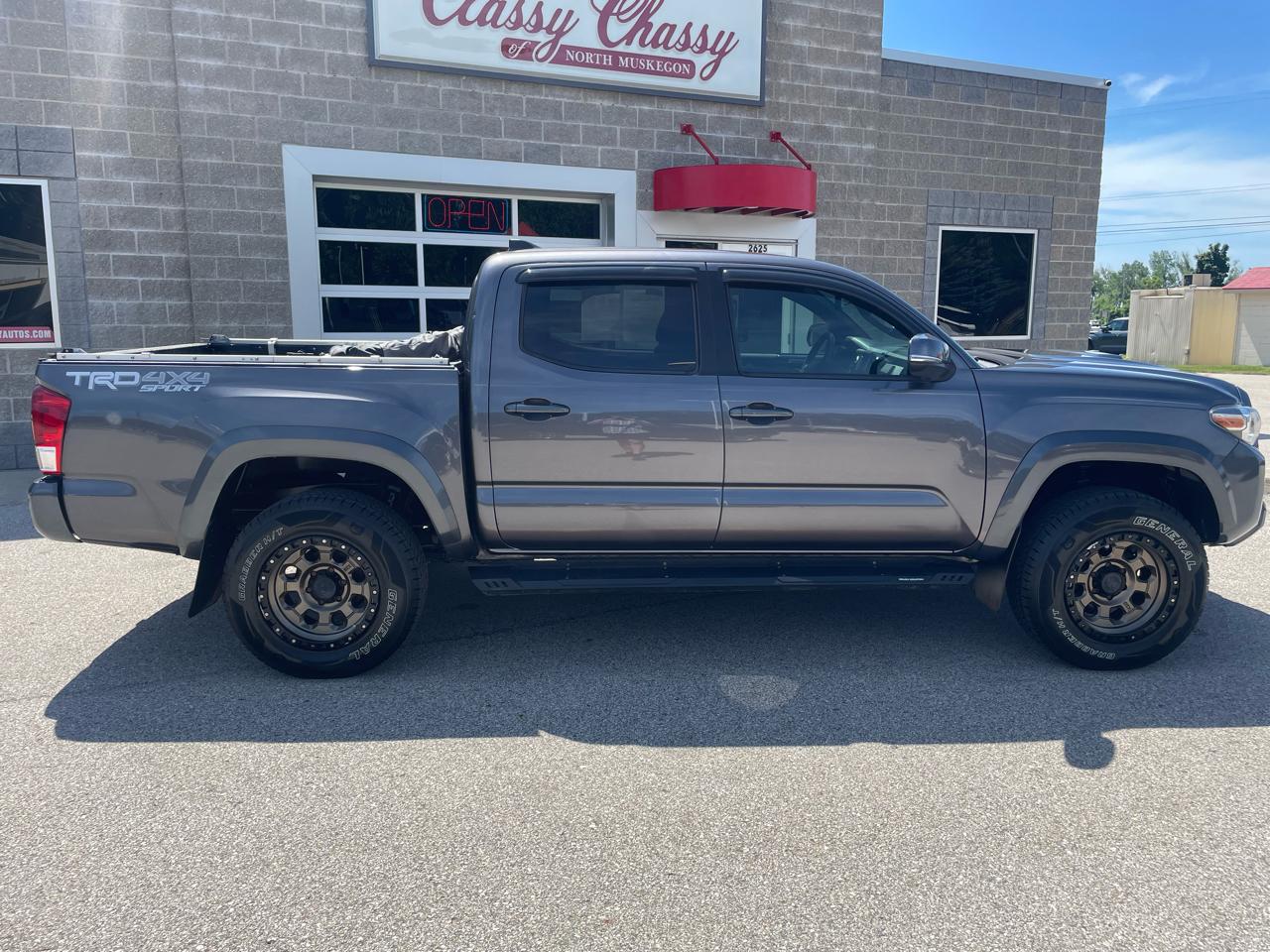 Toyota Tacoma TRD Off Road Double Cab 5' Bed V6 4x4 MT (Natl) 2017