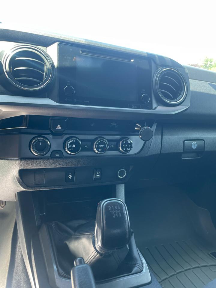 Toyota Tacoma TRD Off Road Double Cab 5' Bed V6 4x4 MT (Natl) 2017