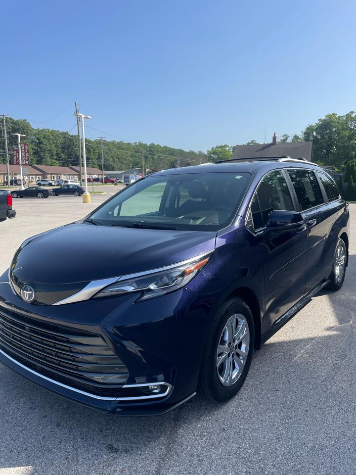 Toyota Sienna Platinum AWD 7-Passenger (Natl) 2024