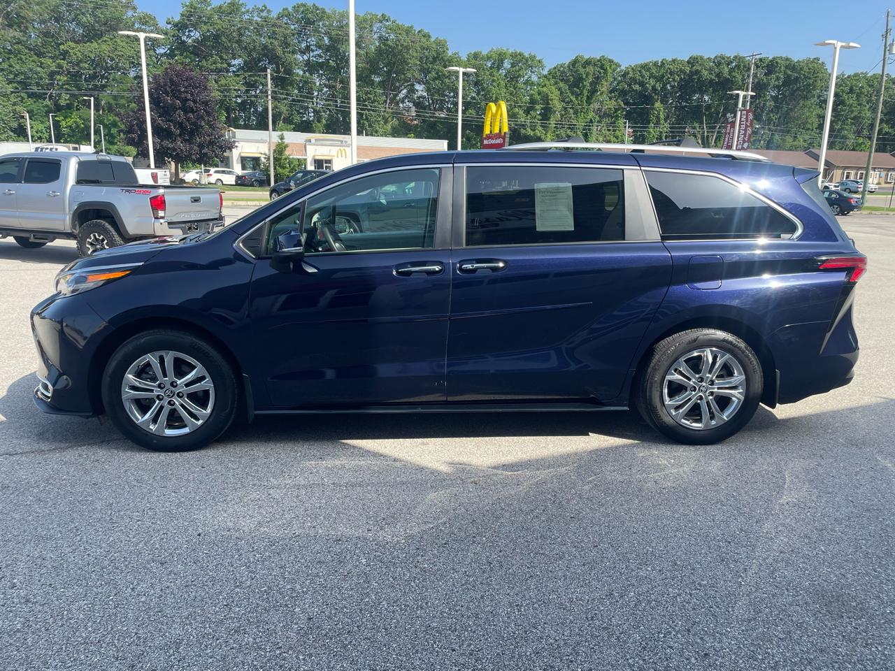 Toyota Sienna Platinum AWD 7-Passenger (Natl) 2024