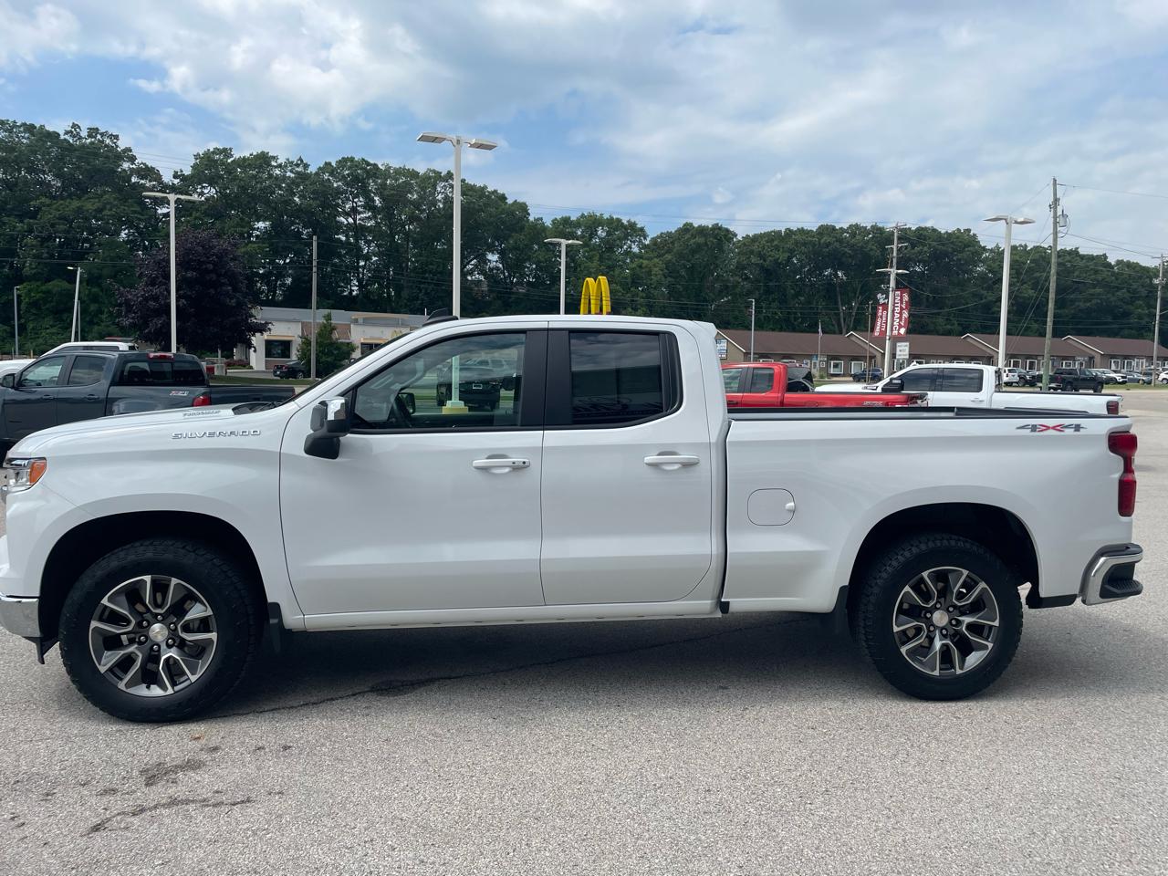 Chevrolet Silverado 1500 4WD Double Cab 147" LT w/2FL 2024