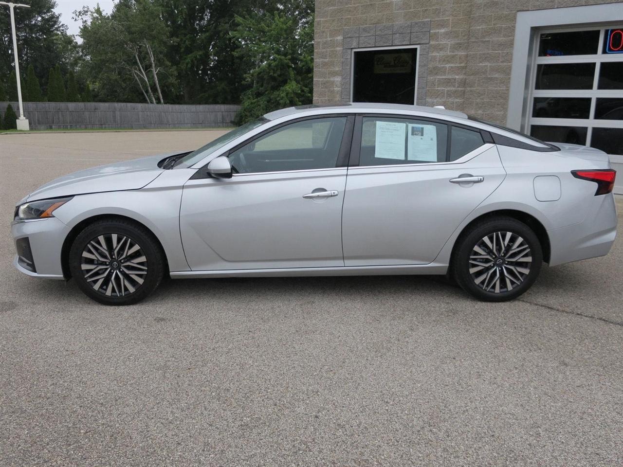 Nissan Altima photo 3