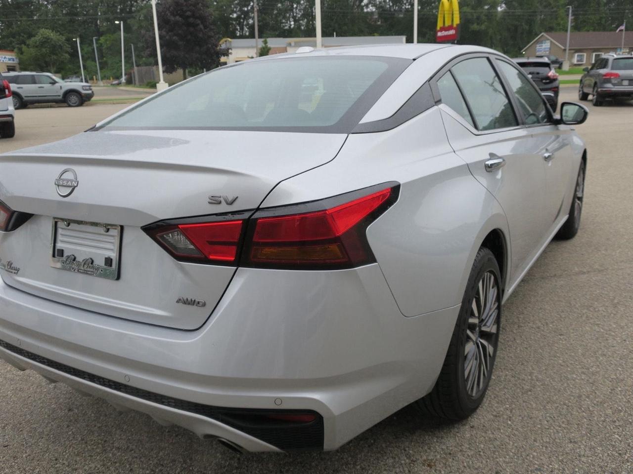 Nissan Altima photo 4