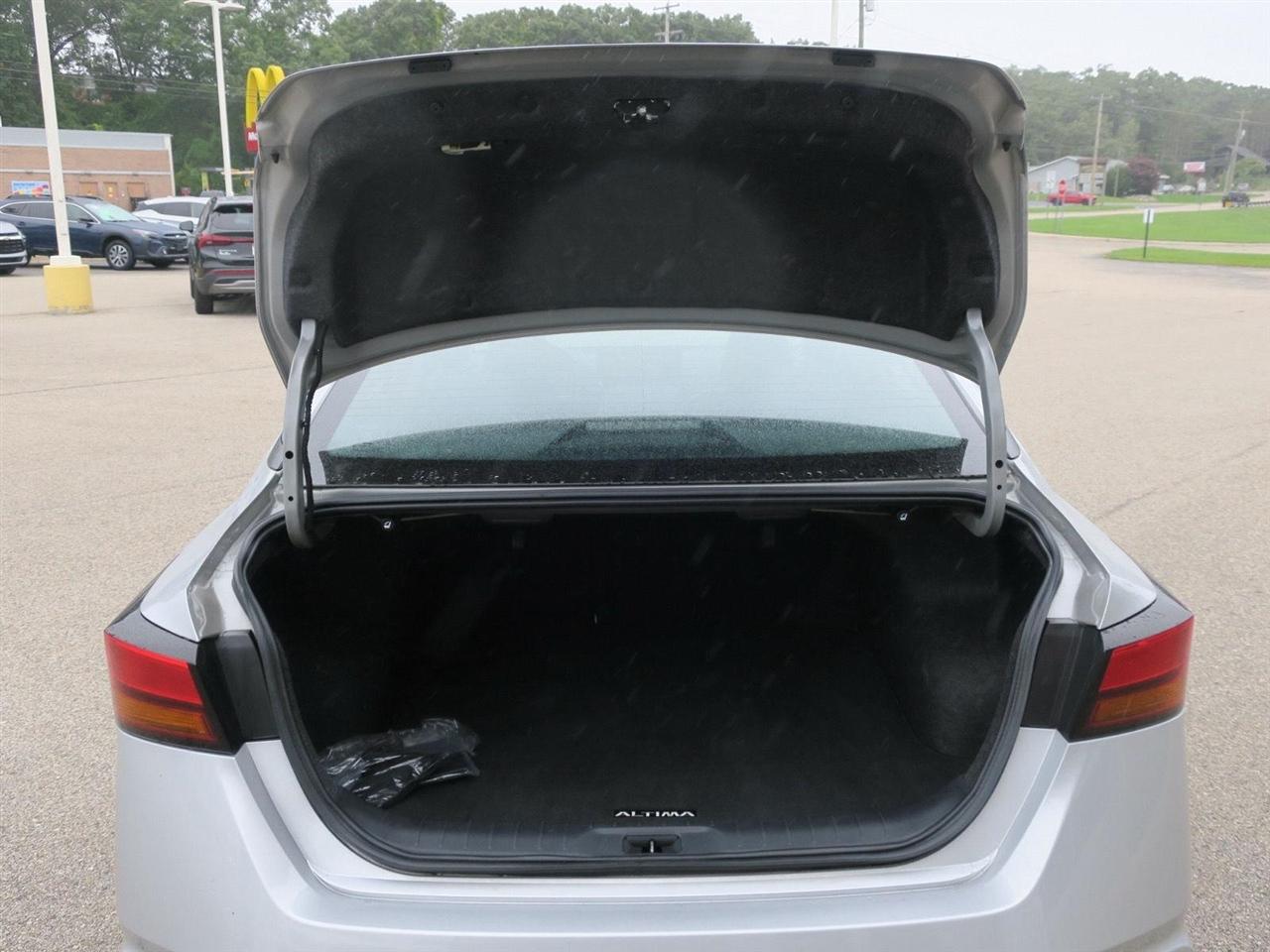 Nissan Altima photo 10