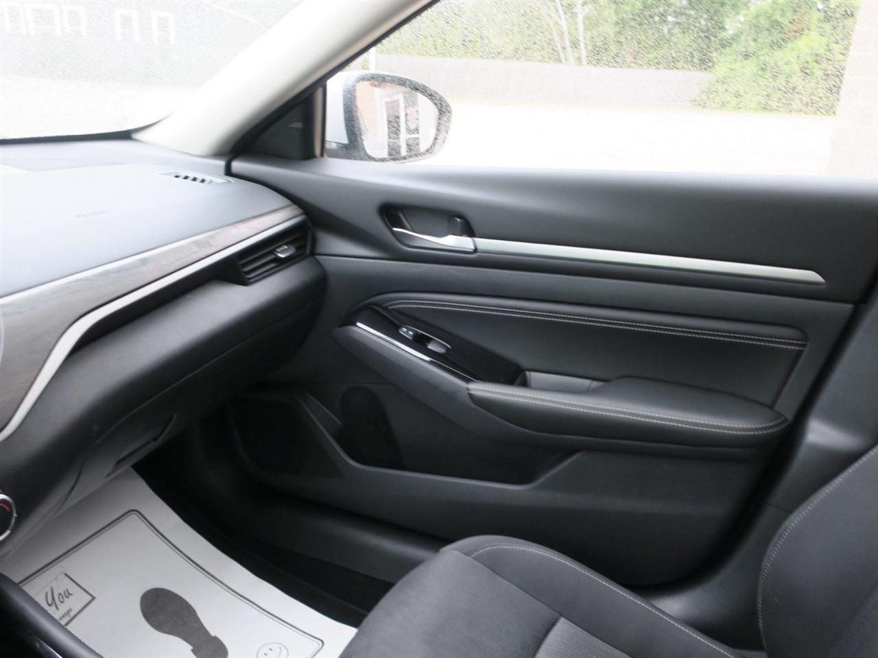 Nissan Altima photo 18