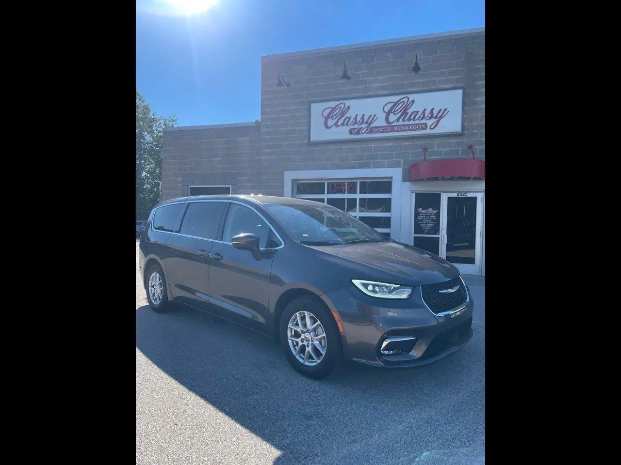 Chrysler Pacifica Touring L FWD 2023