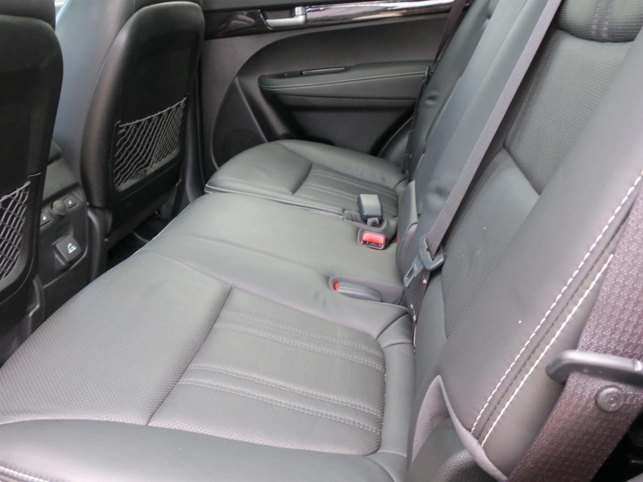Kia Sorento 2WD 4dr V6 SX Limited 2014