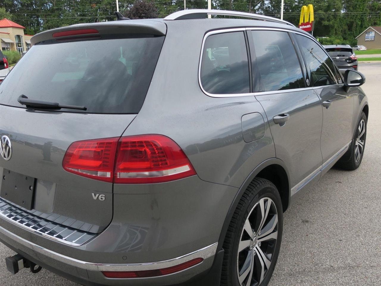 Volkswagen Touareg photo 2