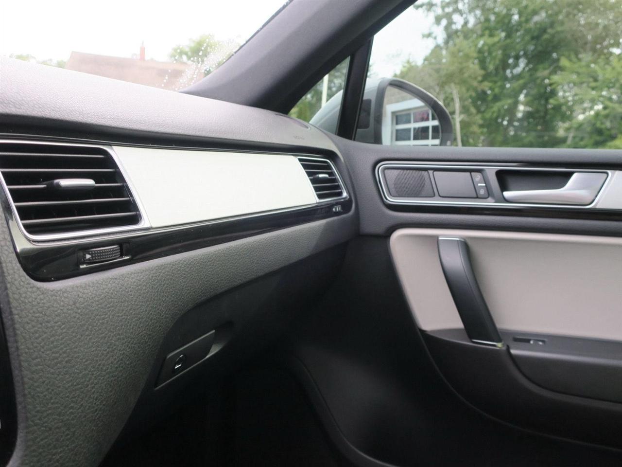 Volkswagen Touareg photo 21