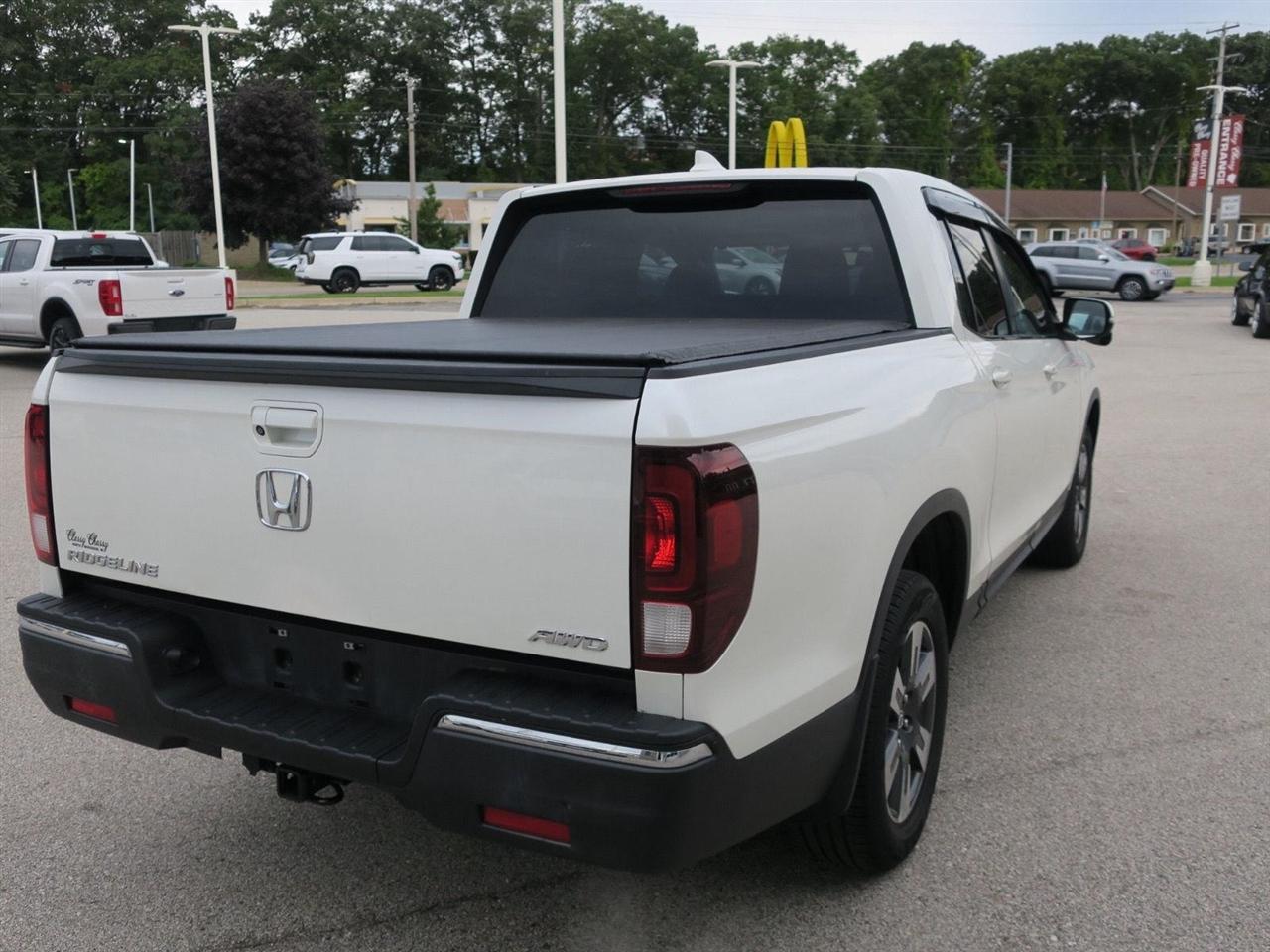 Honda Ridgeline photo 2