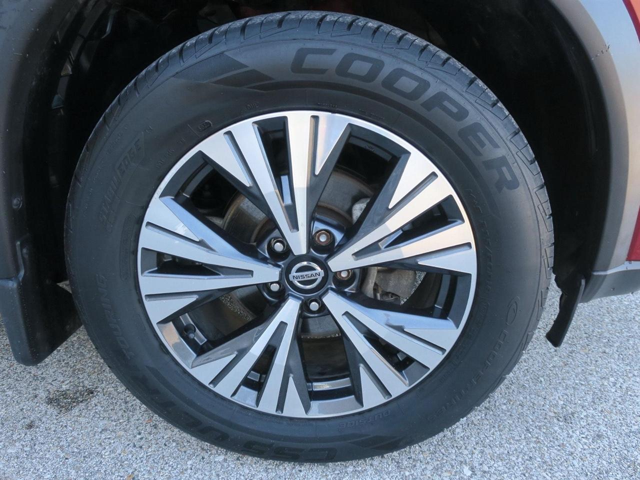Nissan Rogue photo 8