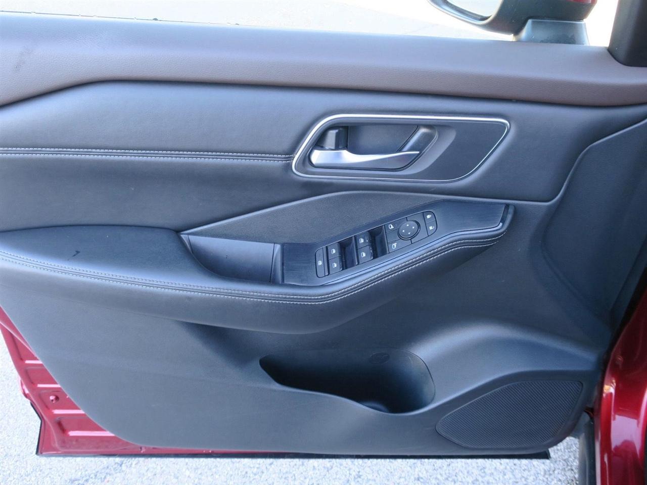 Nissan Rogue photo 15