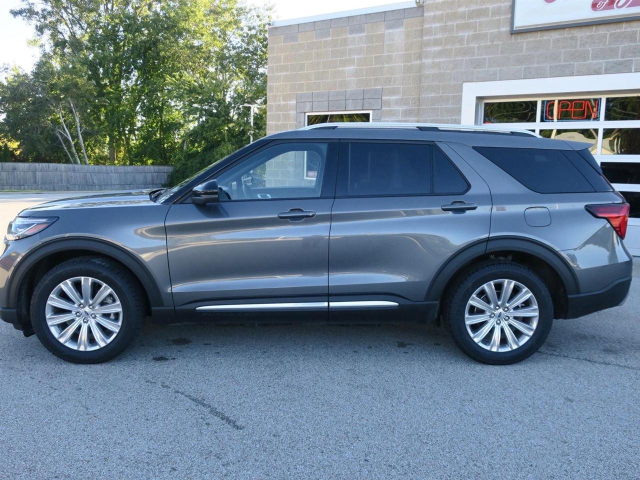 Ford Explorer photo 3