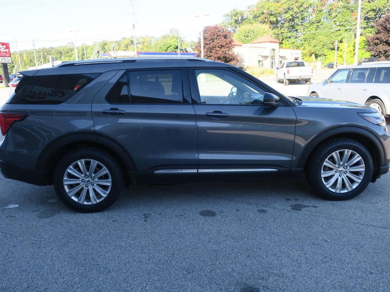 Ford Explorer photo 4