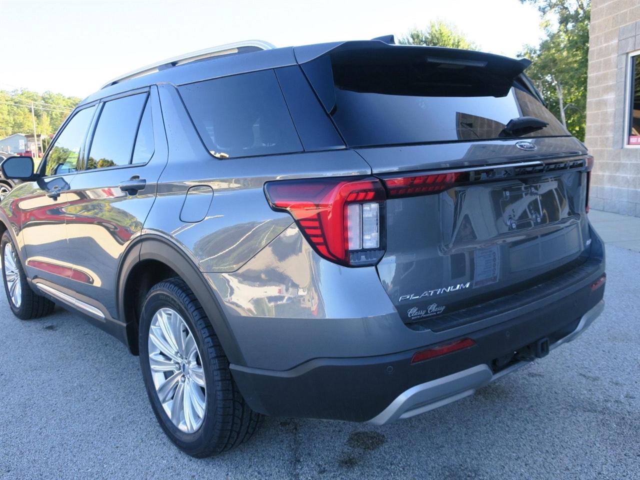 Ford Explorer photo 5