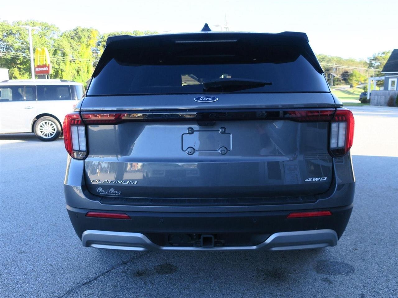 Ford Explorer photo 6