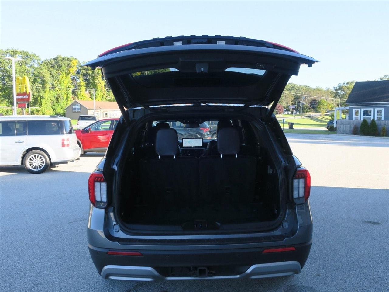 Ford Explorer photo 7