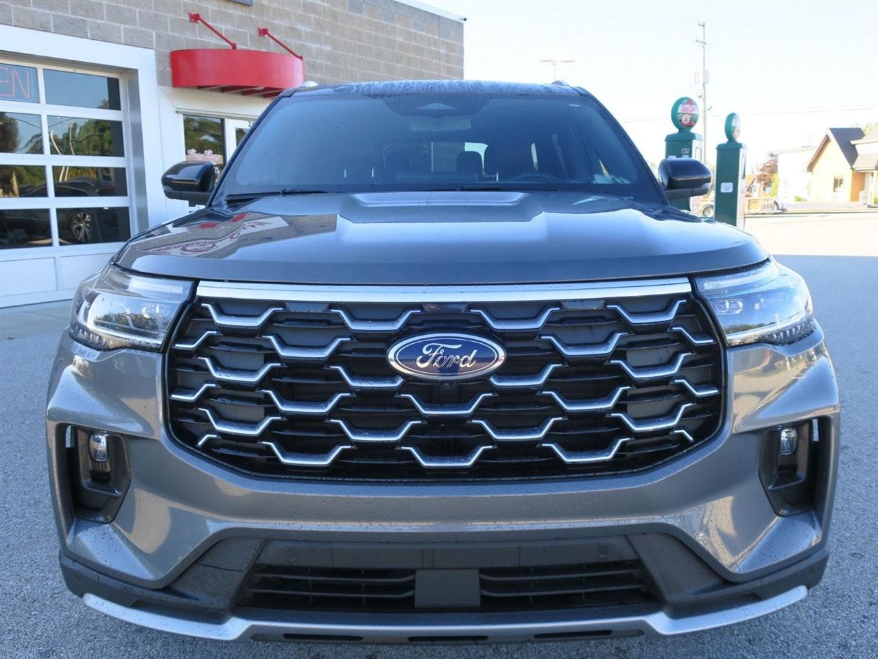 Ford Explorer photo 10