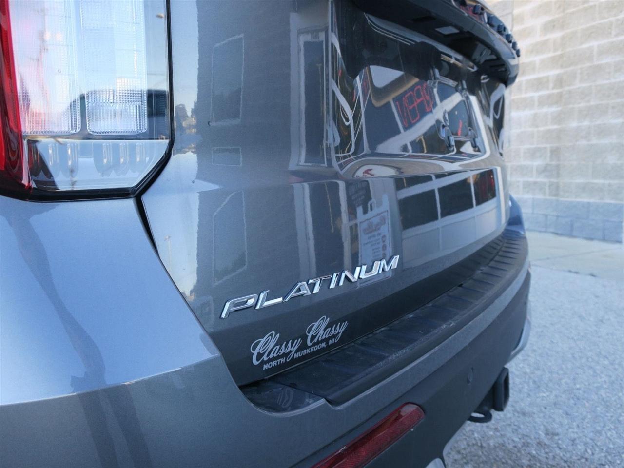 Ford Explorer photo 12