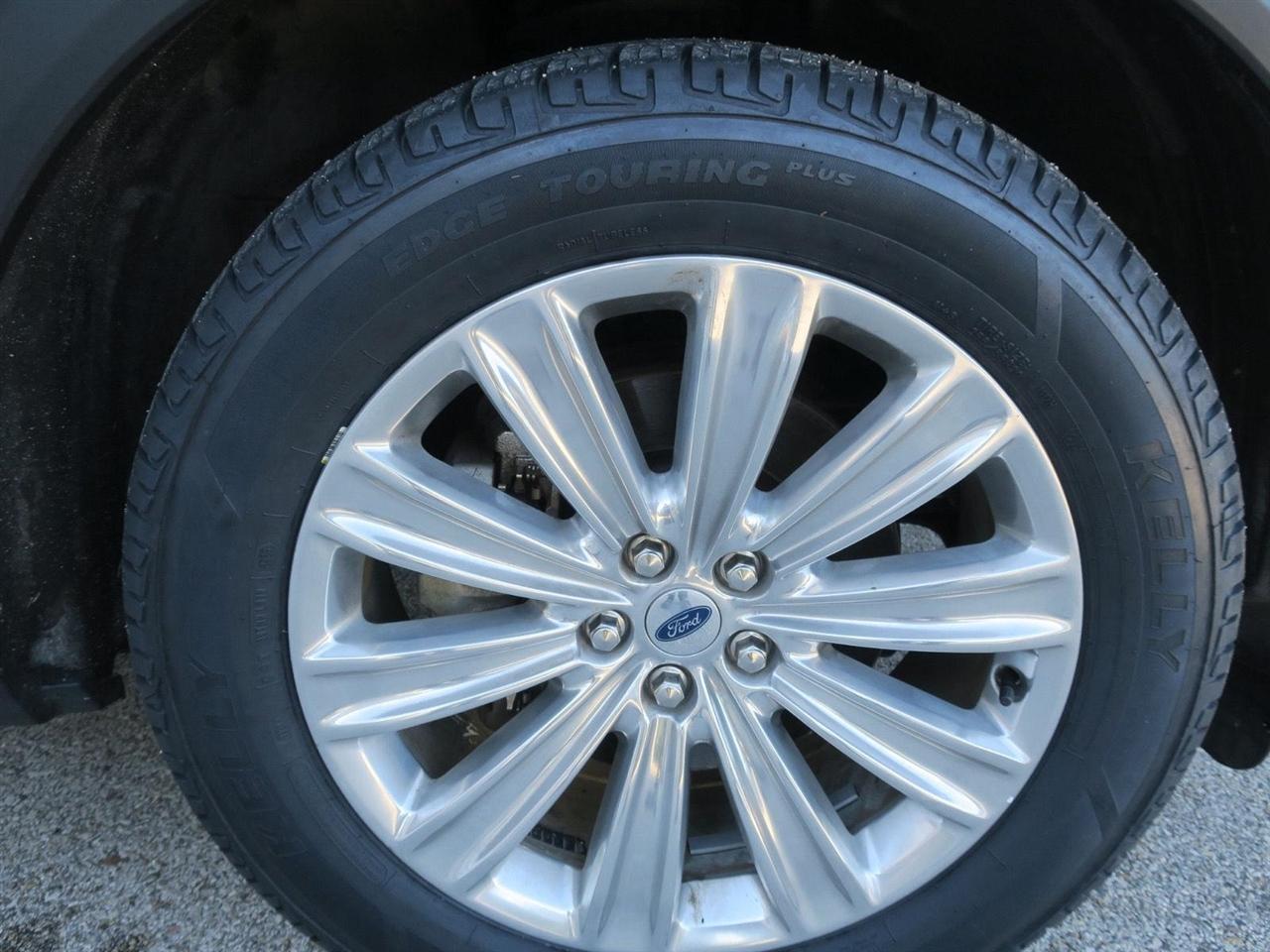Ford Explorer photo 13