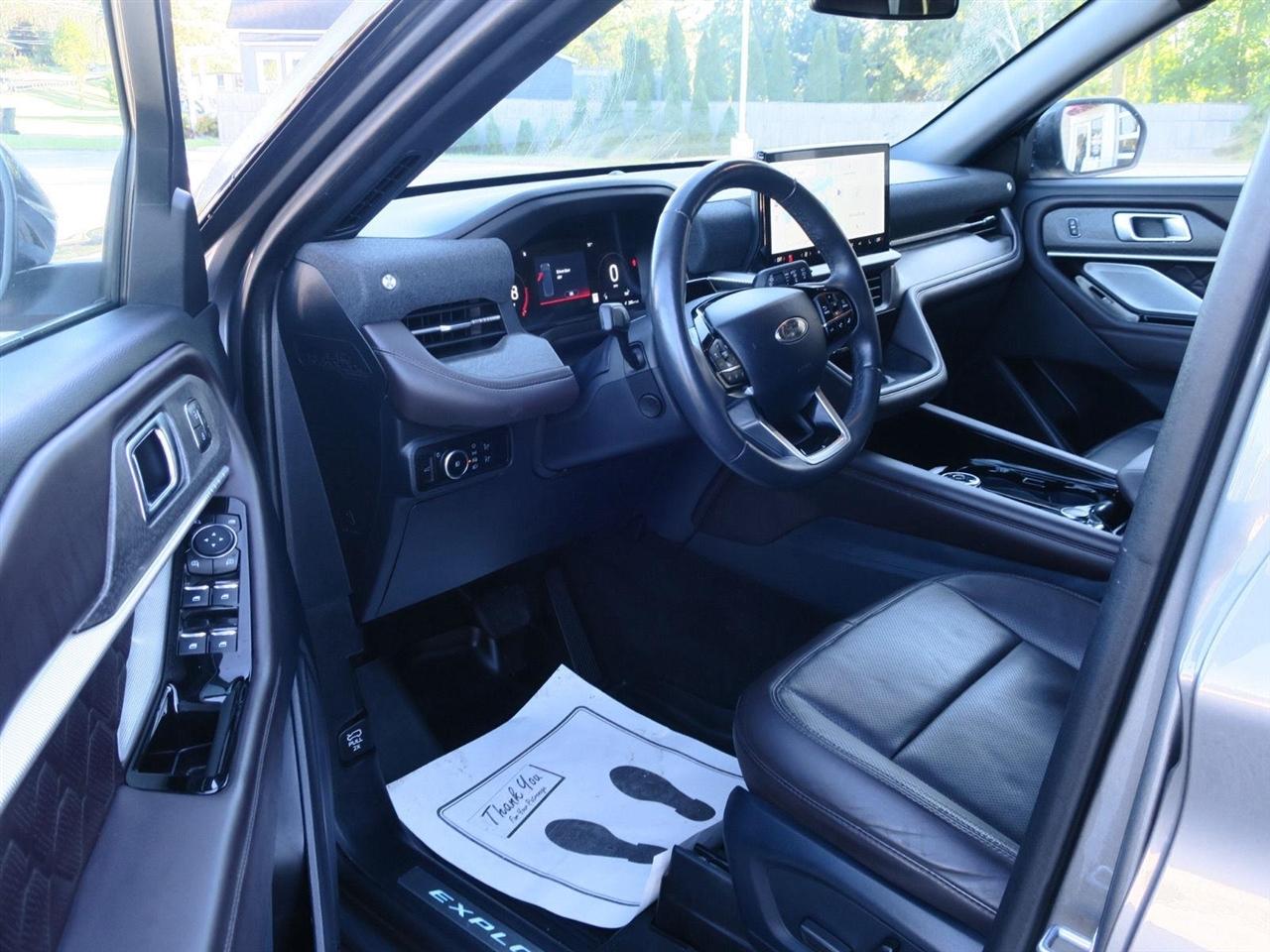Ford Explorer photo 14