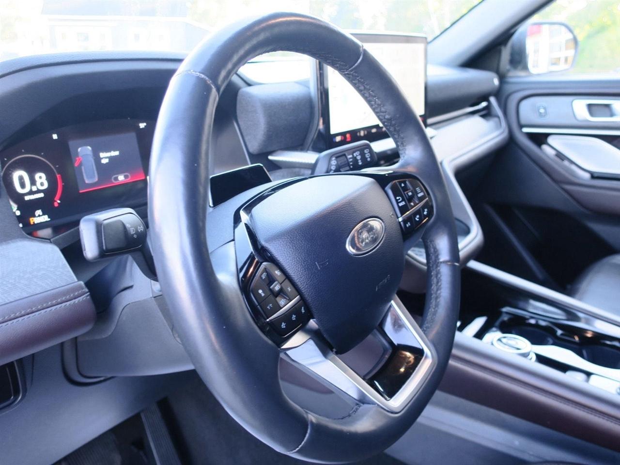 Ford Explorer photo 15